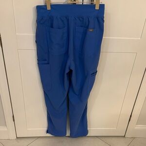 Women’s Figs Scrubs High waisted Kade Cargo in Ceil Blue. -MP size